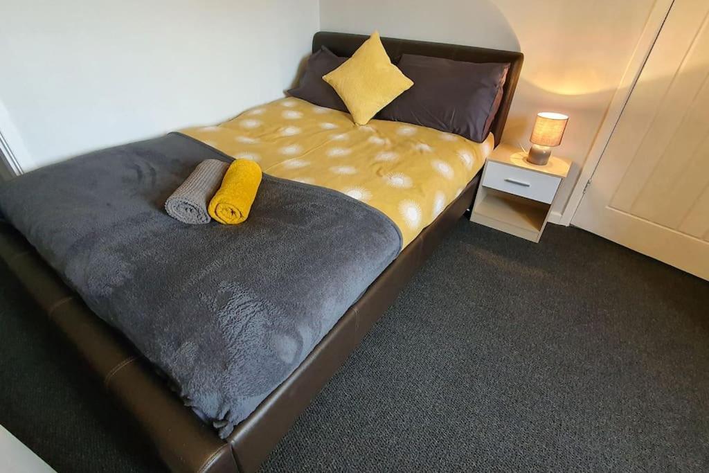 Holiday home Contractors-city Centre-parking-sleeps 9 -smart Tv, 2 Bathrooms! Coventry