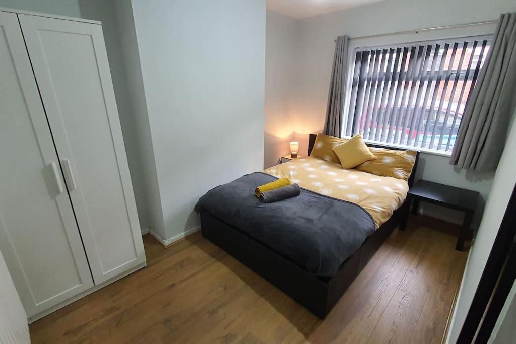 Contractors-city Centre-parking-sleeps 9 -smart Tv, 2 Bathrooms! Holiday home Coventry