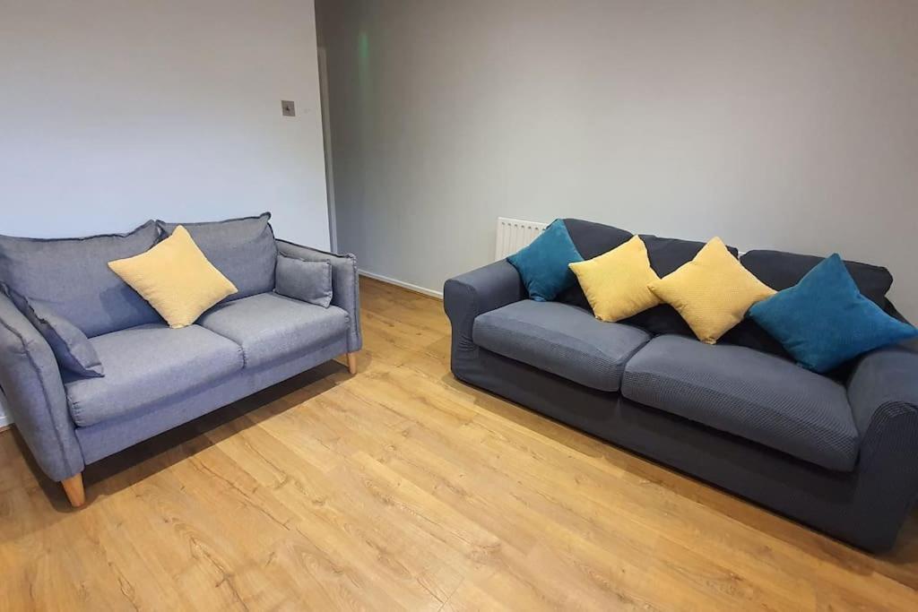 Contractors-city Centre-parking-sleeps 9 -smart Tv, 2 Bathrooms! Holiday home Coventry